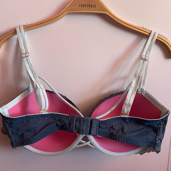 Victoria Secret PINK Date Bra - Picture 2 of 4